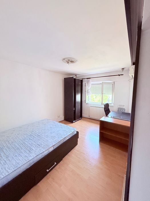 Vand garsonieră Militari