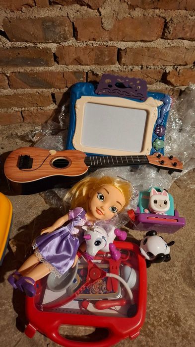 Продавам играчки на изгодни цени