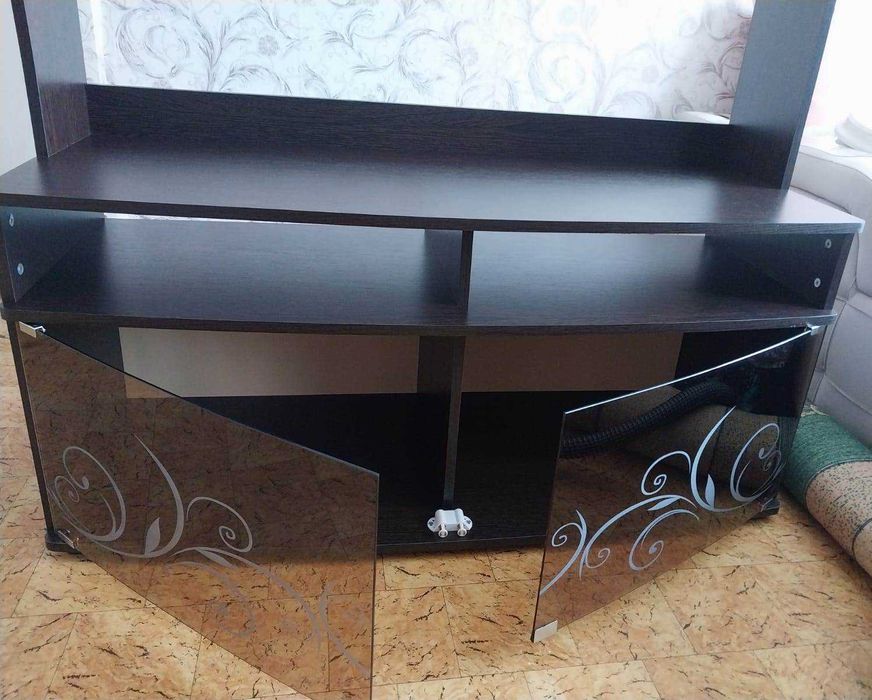 Телевизионная тумба.