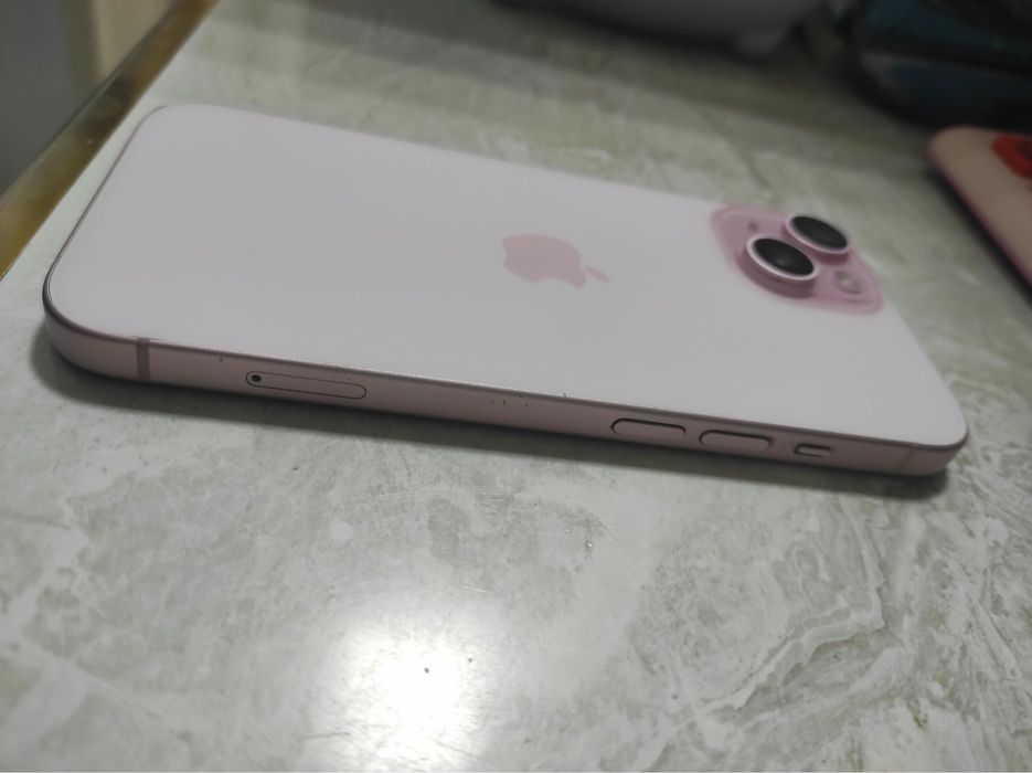 Iphone 15 розовый