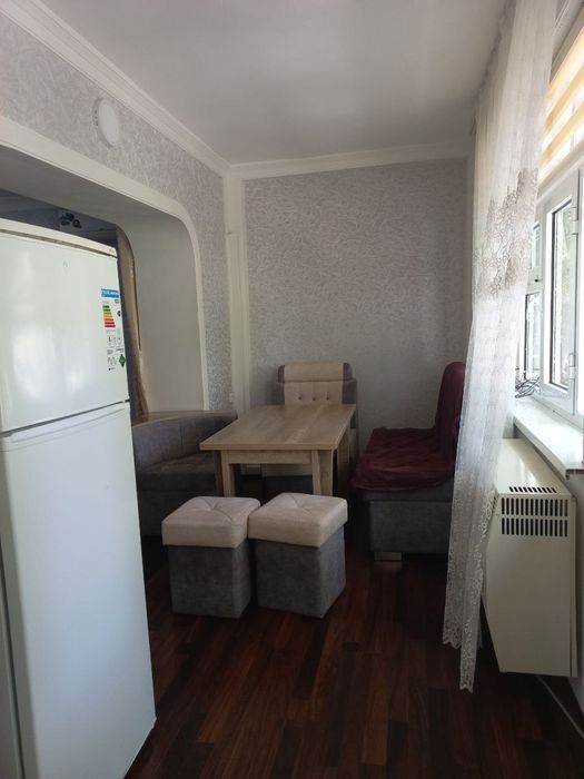 Сдаётся 2 комнатная 2этаж кирпичный дом Пр Навои