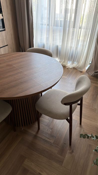 Продам стол и 4 стула