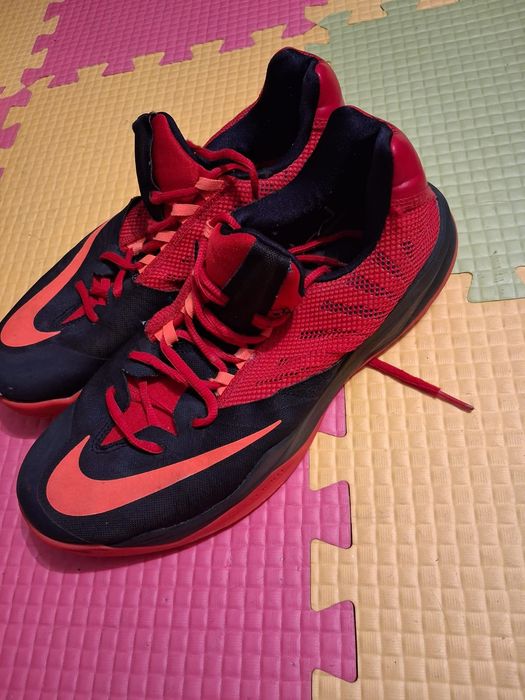 Продам кроссовки