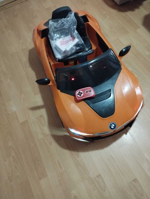 Masinuta cu acumulator pentru copii