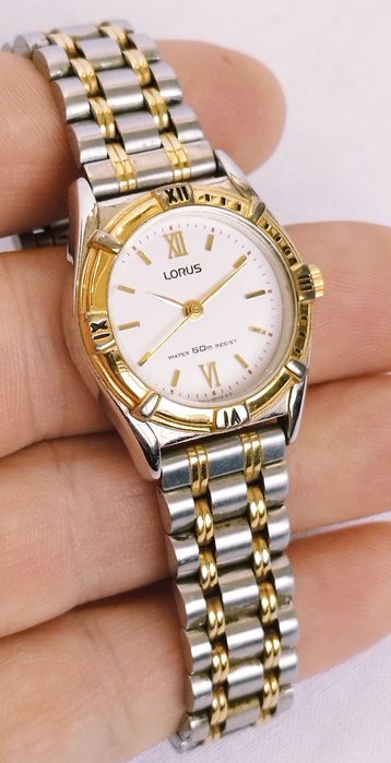 Ceas de damă Lorus by Seiko cu quartz, doua tonuri carcasă și curea din oțel inoxidabil.