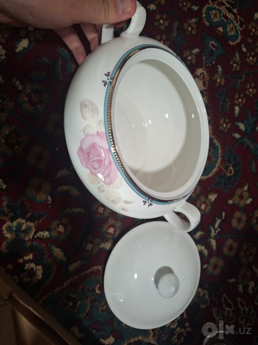 Фарфоровое изделие марки Dubai Porcelain