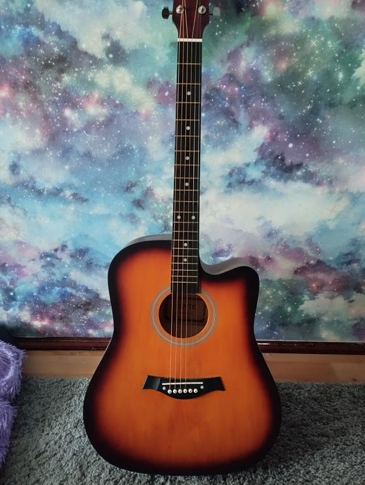 Продам гитару новая