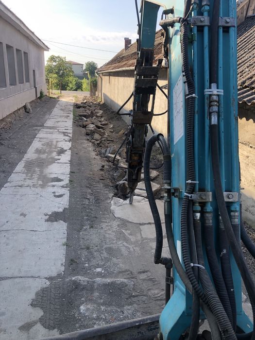 Inchiriez utilaje (excavatoare,mini incarcatoare si camion)