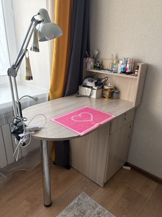 Стол доя маникюра