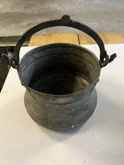 Продавам медни бакъри различни размери.