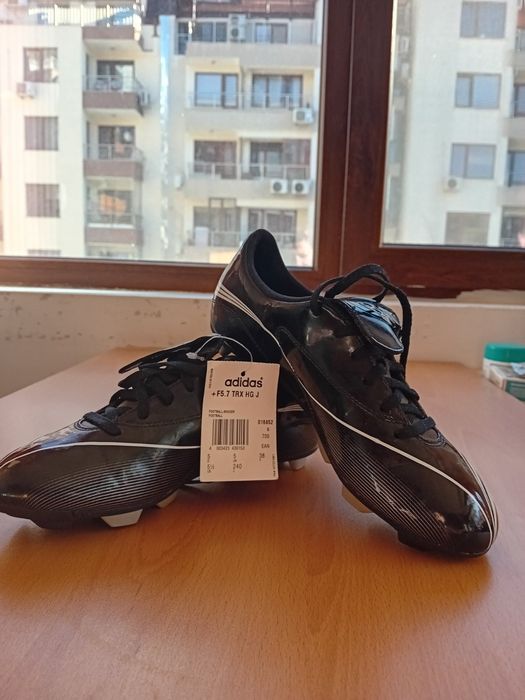 Нови бутонки Adidas, номер 38 за 55 лв.