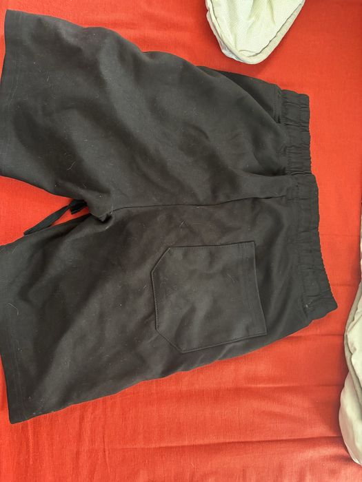 Essentials black shorts L size