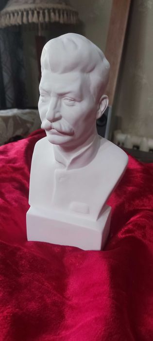 бюсты и статуэтки советских времен