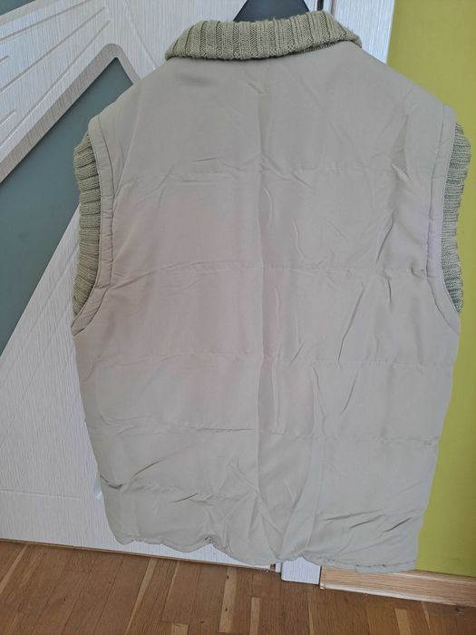 Топъл зимен елек с двойни джобове и ципове