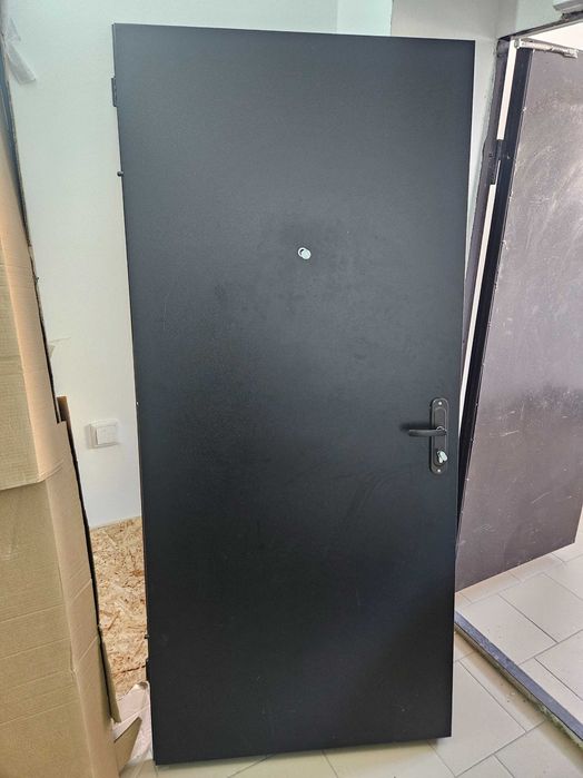 Продам входную дверь