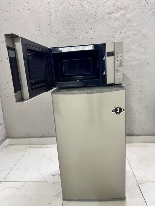 Хододильник серого цвета новый