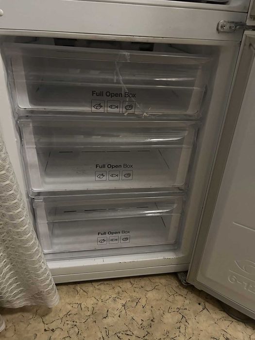 Samsung Хладилник с фризер