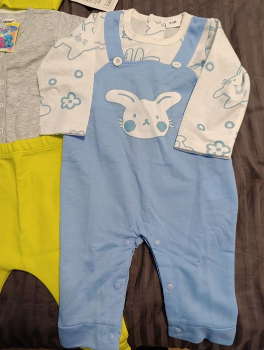 Нови бебешки комплекти + боди с етикети – всички за 85 лв (4 комплекта