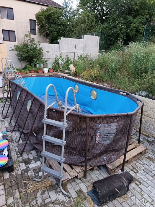 Vând piscină supraterană