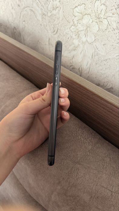 айфон 11, 128гб в черном цвете.