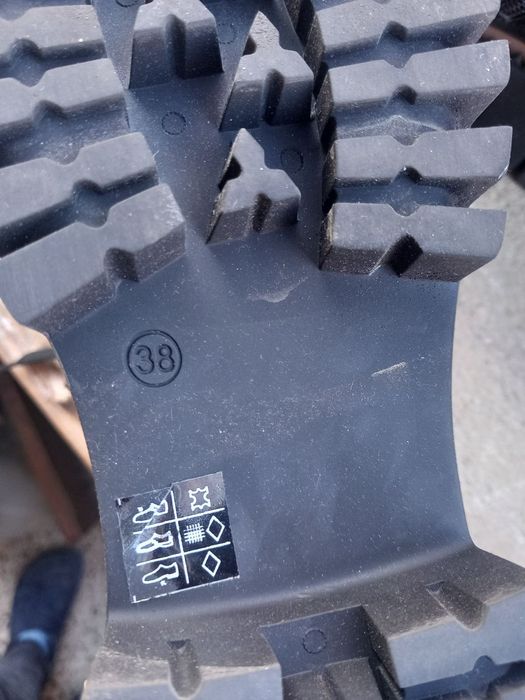 Обувки чисто нови боти кожа 37 - 38