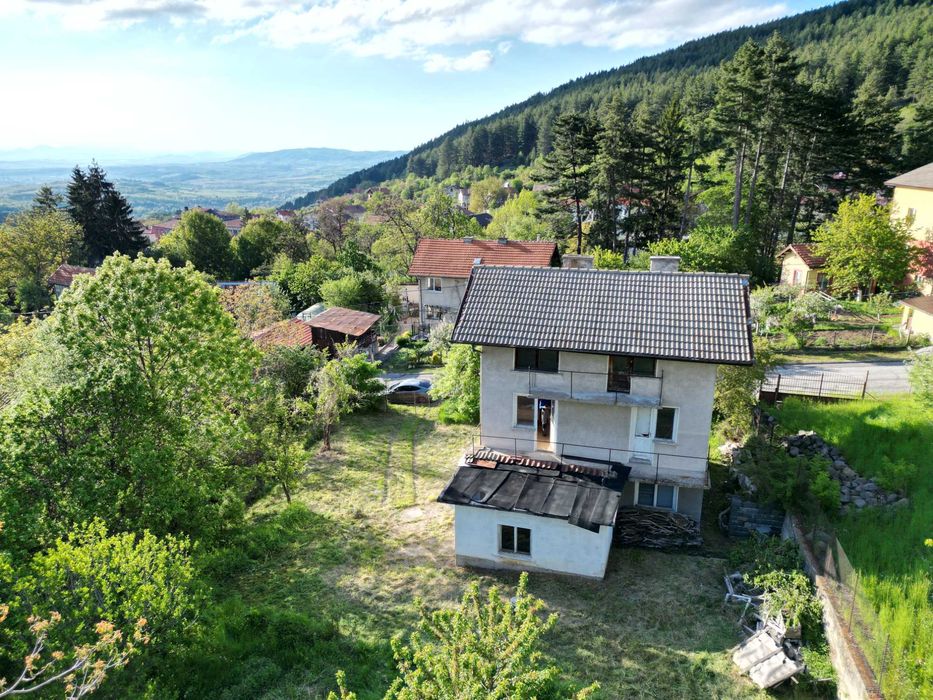 Продавам къща в село Кладница
