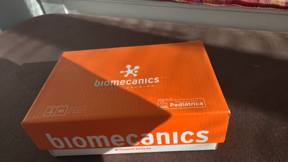 Маратонки Biomechanics