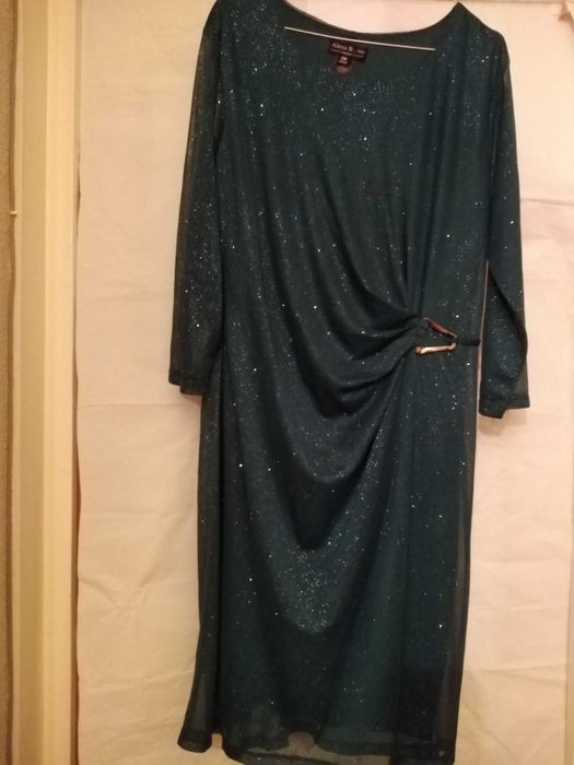 Rochie eleganta verde inchis cu model discret sclipitor