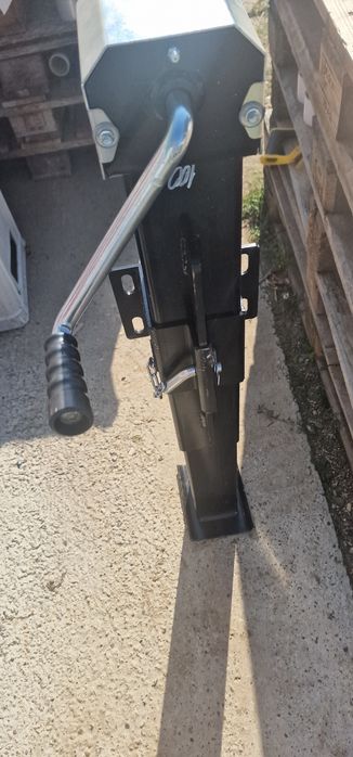 Picior sprijin remorca 12 tone pret 1200 lei se poate trimite prin cur