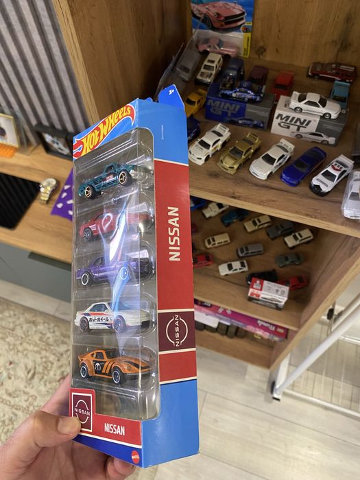 Hot wheels Nissan 5 pack