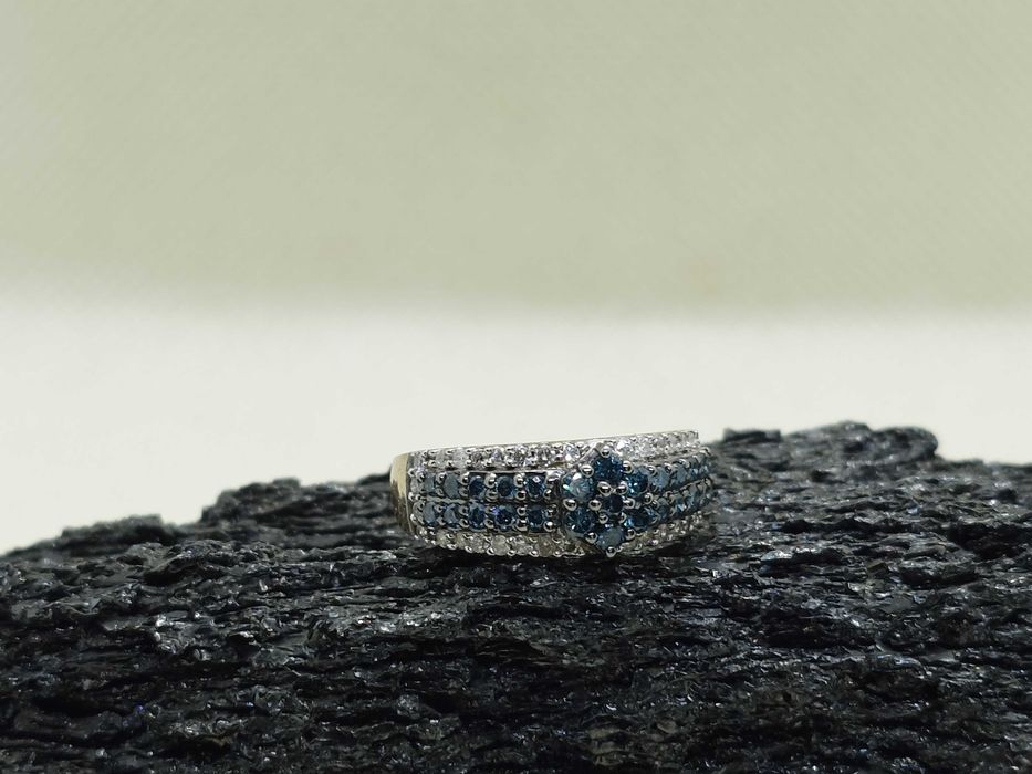 Inel din aur 9K, cu 63 diamante naturale albastre și albe