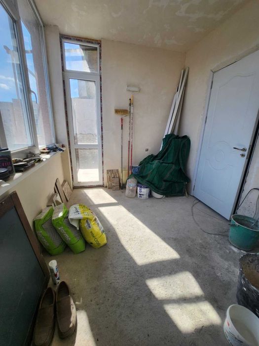 Двустаен апартамент с потенциал за преустройство в тристаен