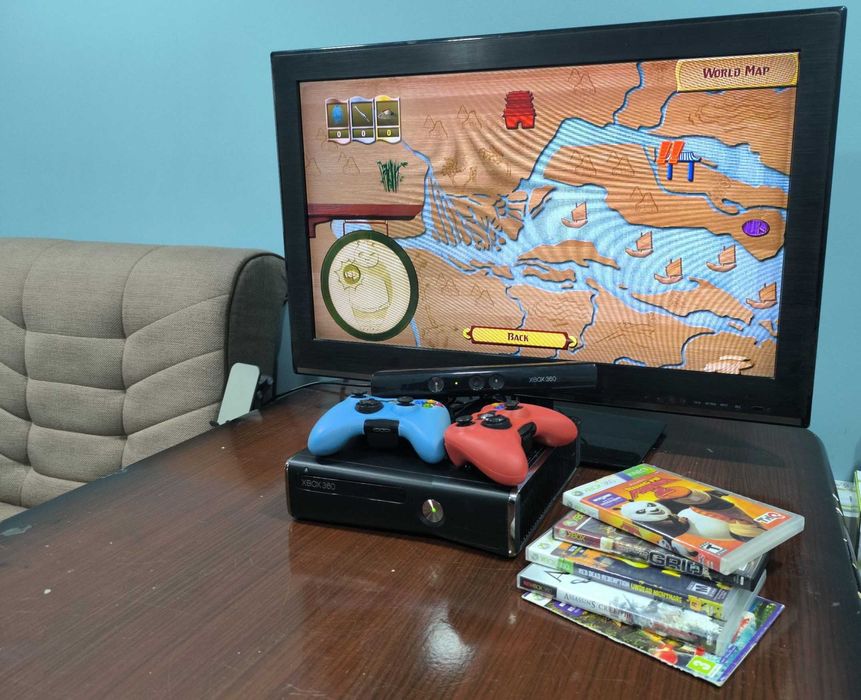 XBox 360S Model 1439 б/у. Все отлично работает!