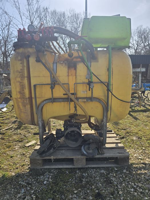 Utilaj pentru erbicidat 600L