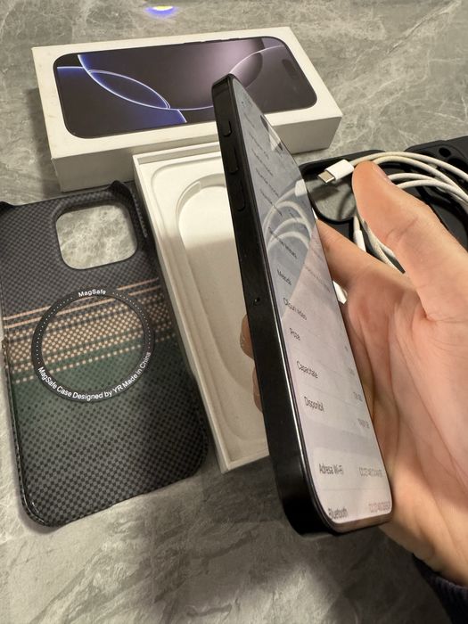 Iphone 16 Pro / Baterie 94% Ca nou