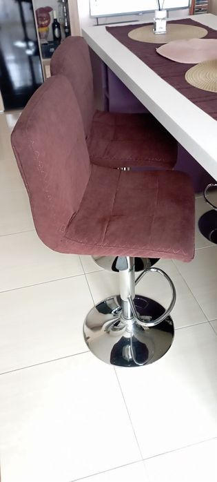 Masă ,insula living,bucătărie,