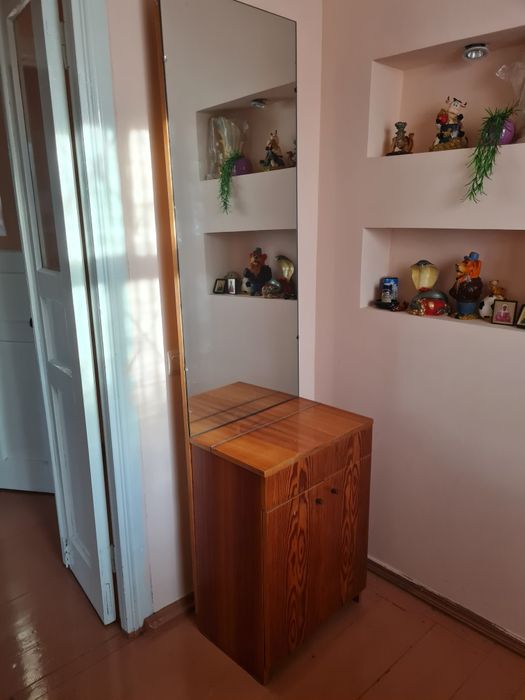 Трюмо-зеркало советского времени.