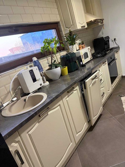 Vand mobila bucatarie,chiuveta si hota incluse in pret