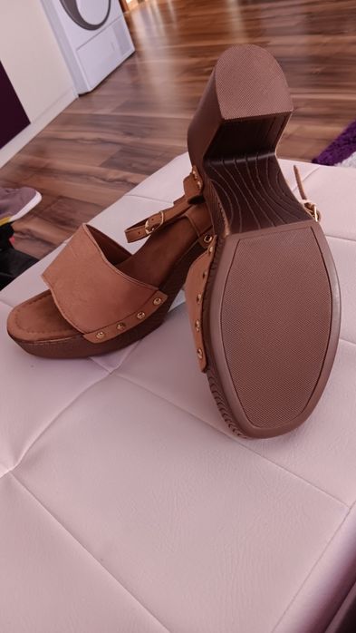 Два чифта страхотни сандали