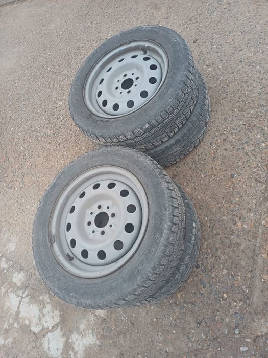 Продается Зимние шины R14