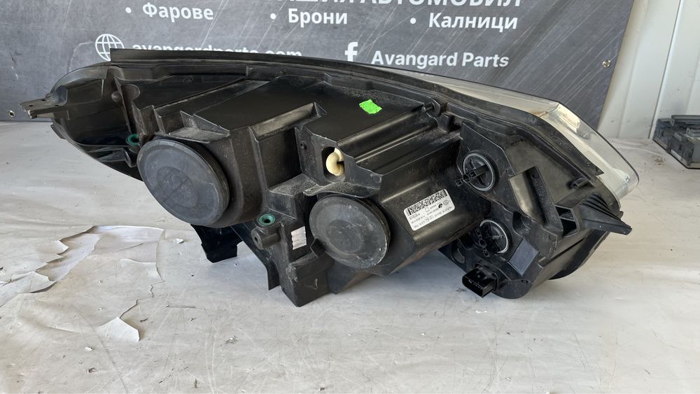3 броя ляв и 1 брой десен фар Toyota Proace