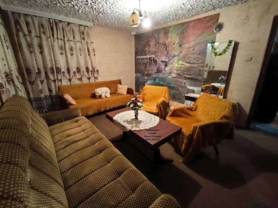 Двуетажна къща в село Винарово