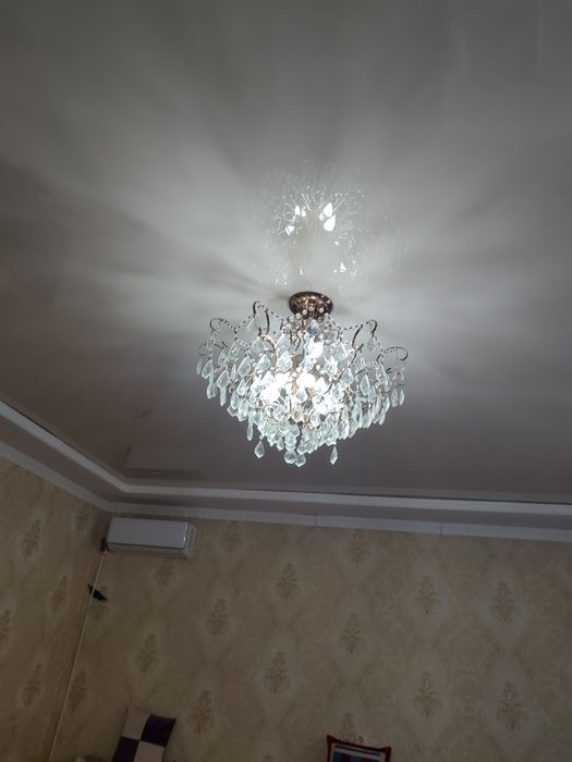 Люстра.8 лампалы..