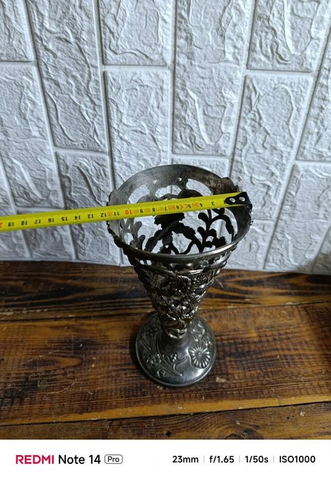 Метална ваза за сухи цветя