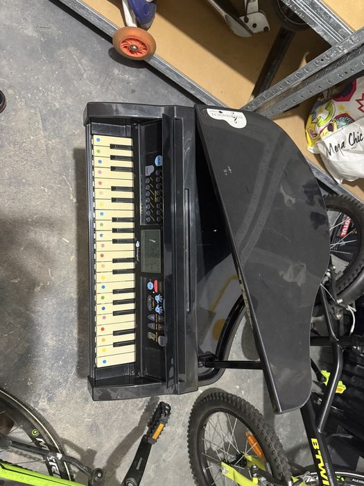Pian conservatory grand piano