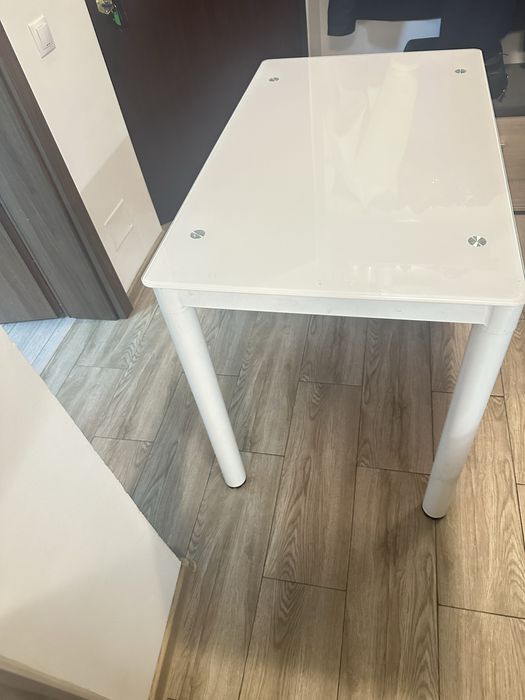 Masa alba sticla securizata