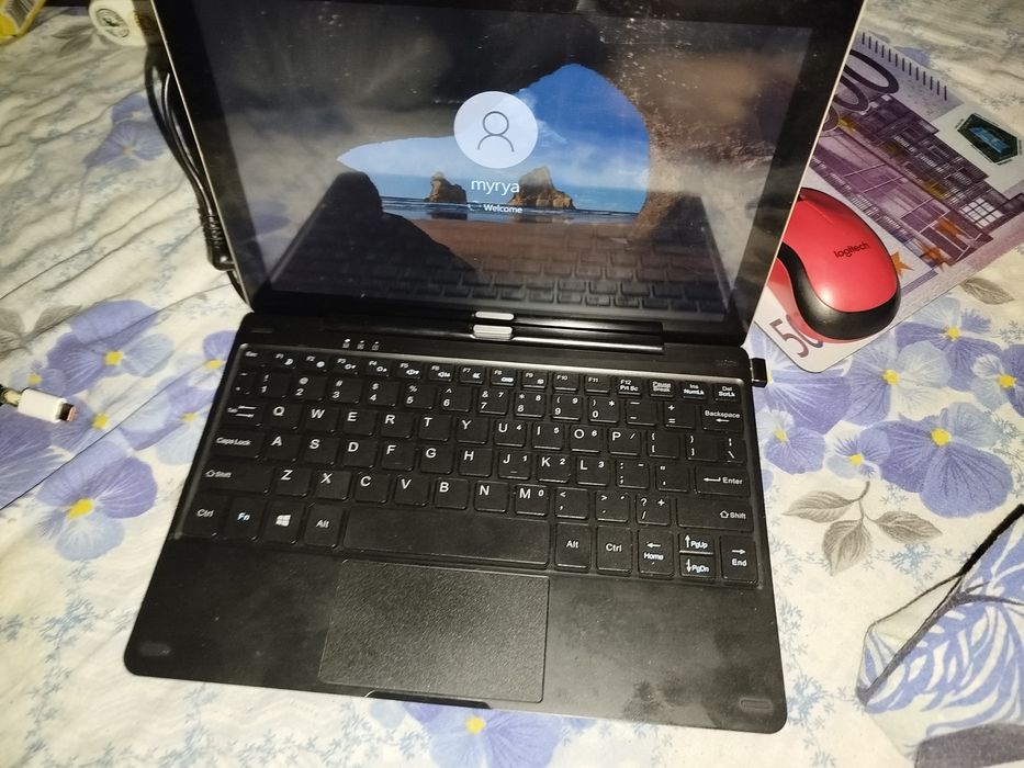 Vând tableta laptop 2 in 1  myria cu Windows 10