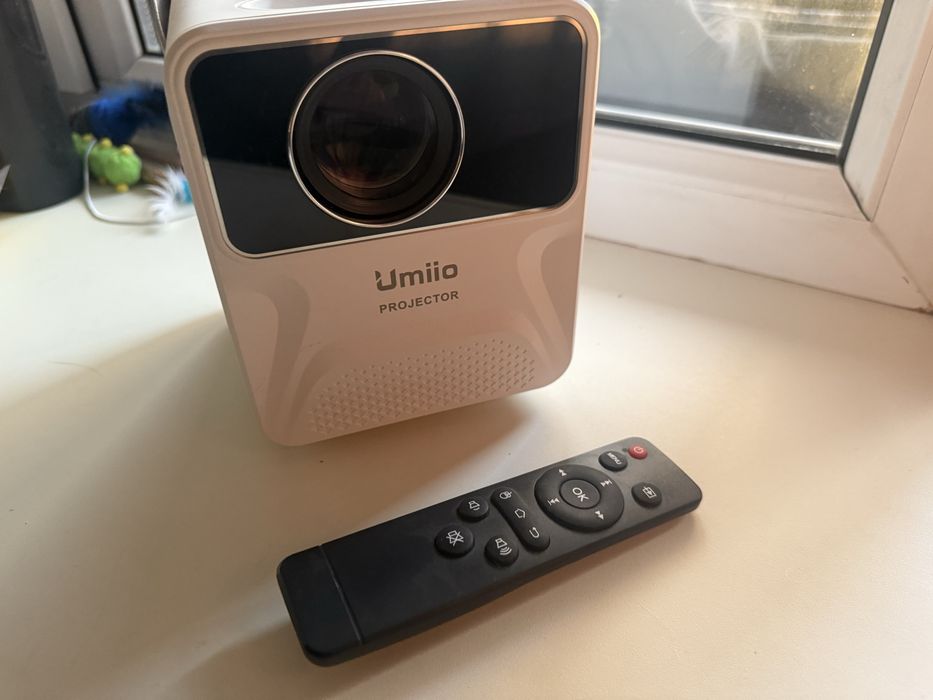 Продам проектор Umiio