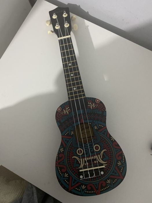 Продам укулеле срочно
