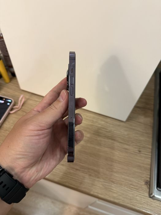 Продам Iphone 14 pro
